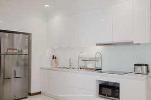 Private kitchenette - Tom Apartment at Vinhomes Central Park (Ho Chi Minh City)