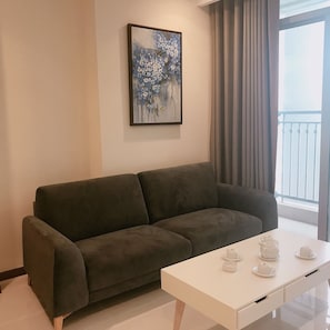 42-inch Smart TV with digital channels, TV - Tom Apartment at Vinhomes Central Park (Ho Chi Minh City)