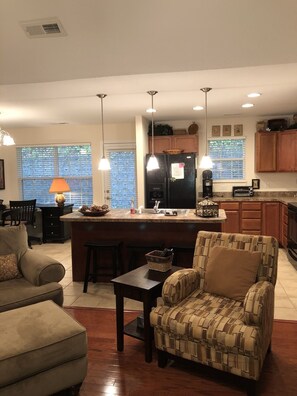 المنشأة من الداخل