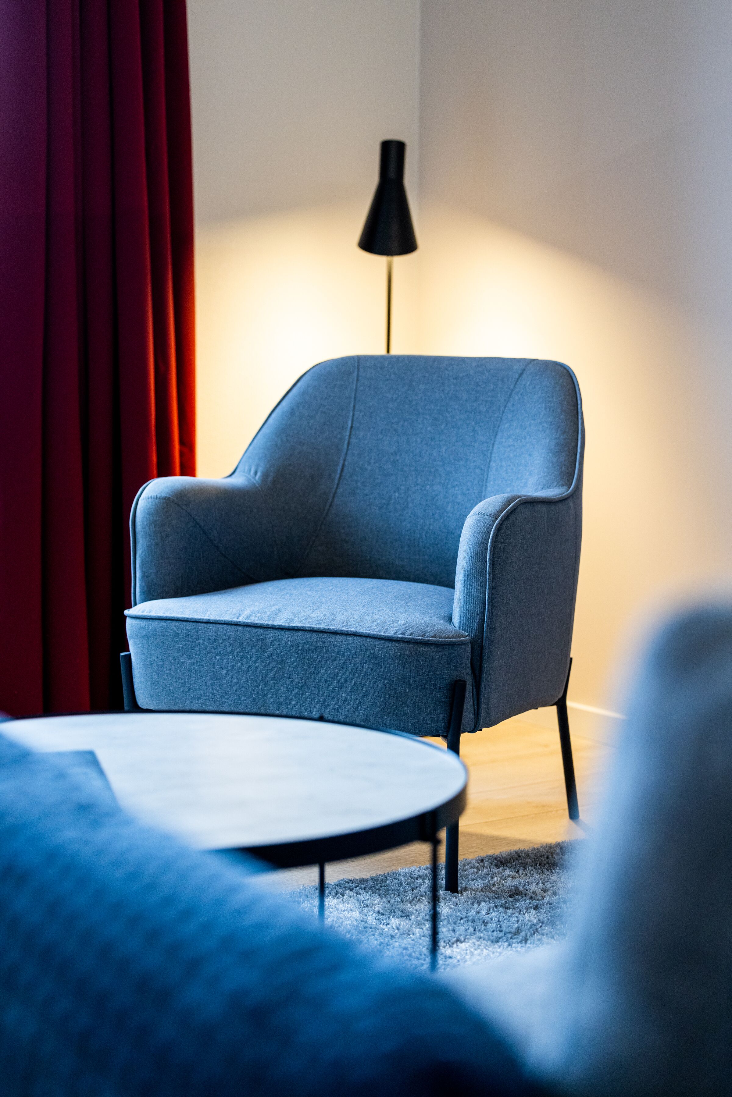 Habitación doble superior | Decoración personalizada, muebles diferentes y escritorio 