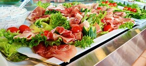 Colazione a buffet a pagamento, servita tutte le mattine