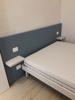 2 chambres, fer et planche à repasser, draps fournis