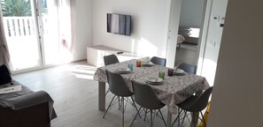 Dining - Casa vacanze in Centro, vista mare (Marotta)