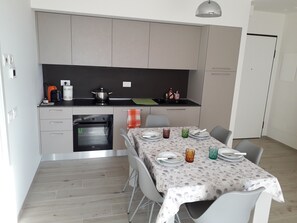 Lavastoviglie, macchina per tè/caffè, pentole/stoviglie/utensili