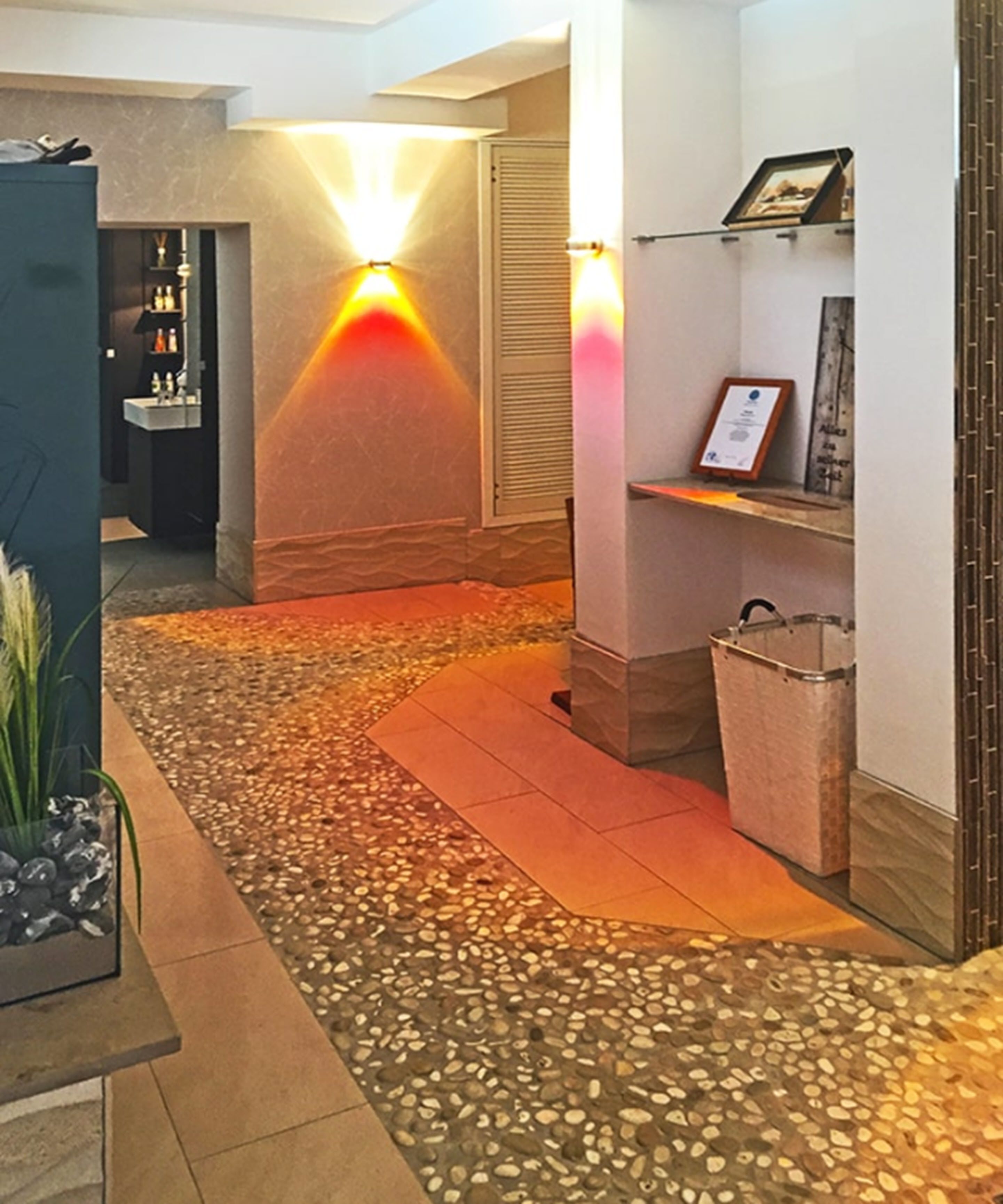 sauna, steam room, deep-tissue massages, swedish massages