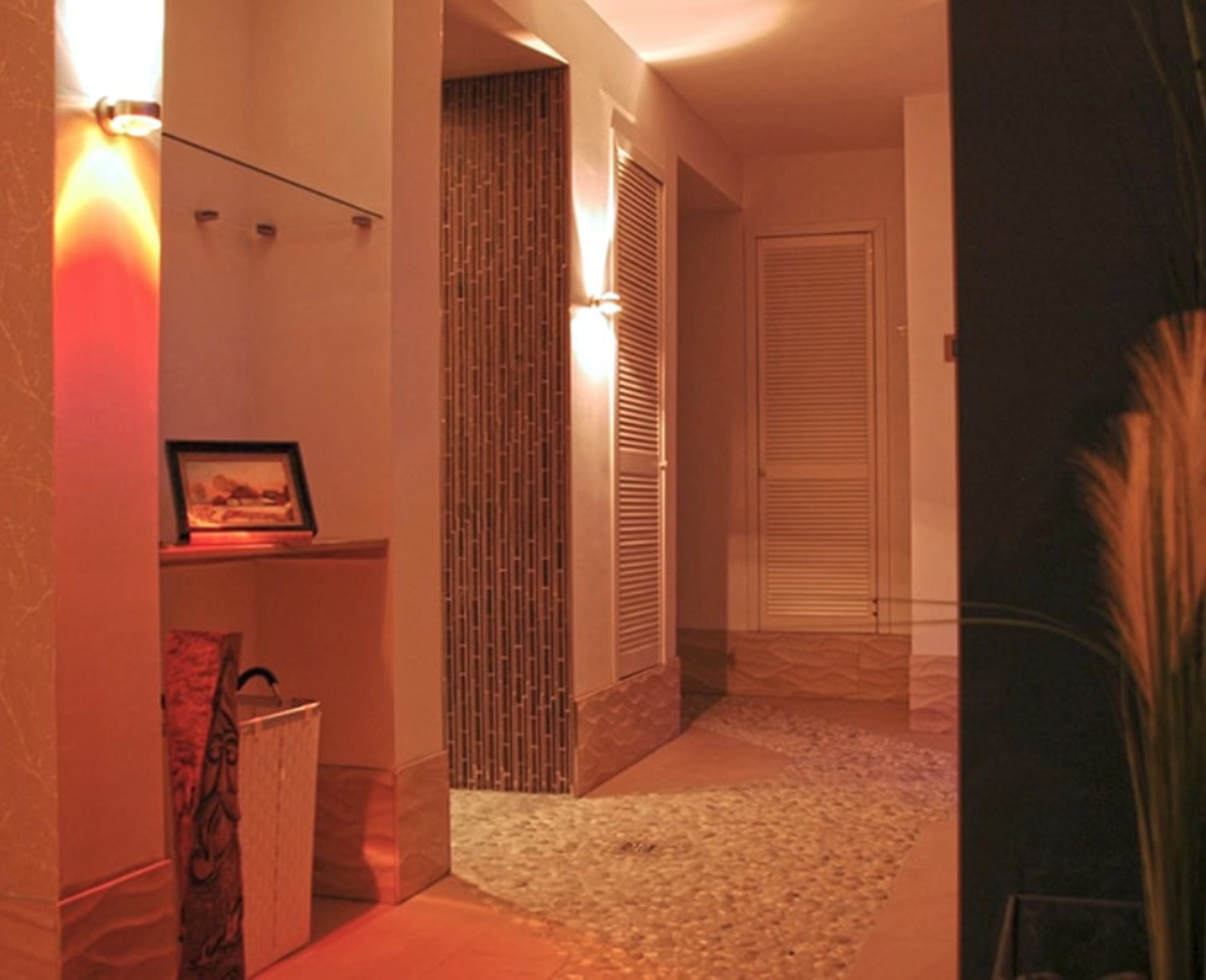sauna, steam room, deep-tissue massages, swedish massages