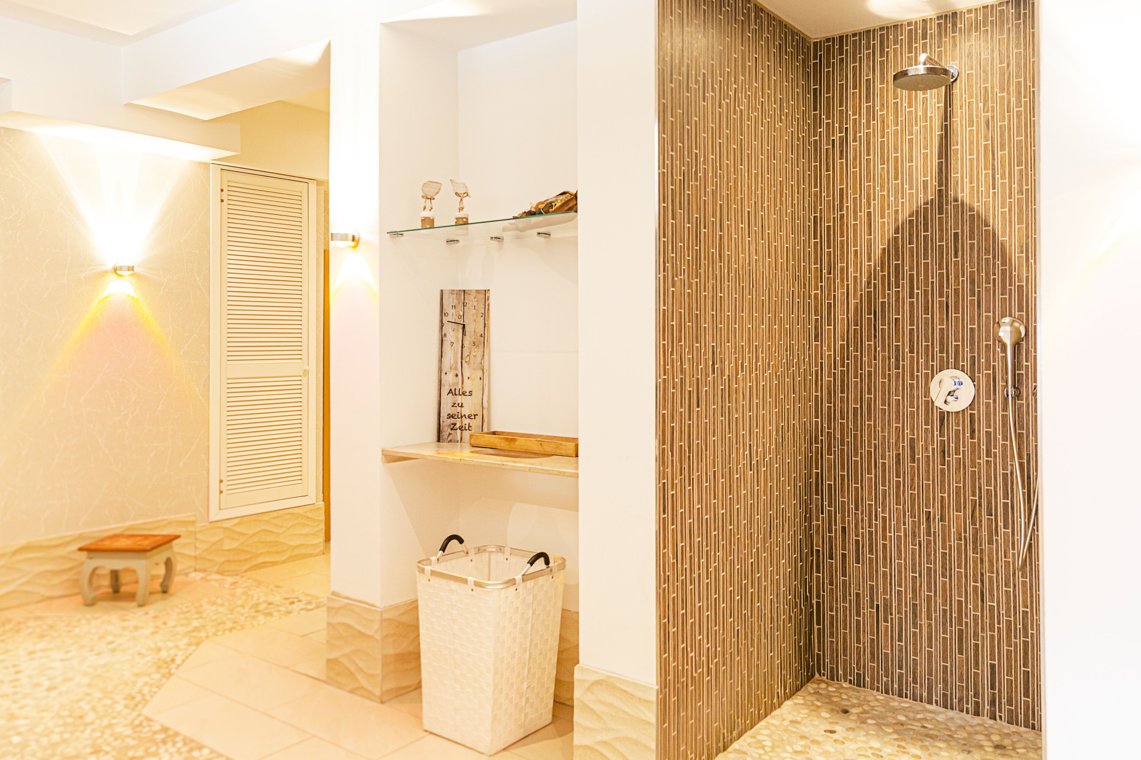 sauna, steam room, deep-tissue massages, swedish massages