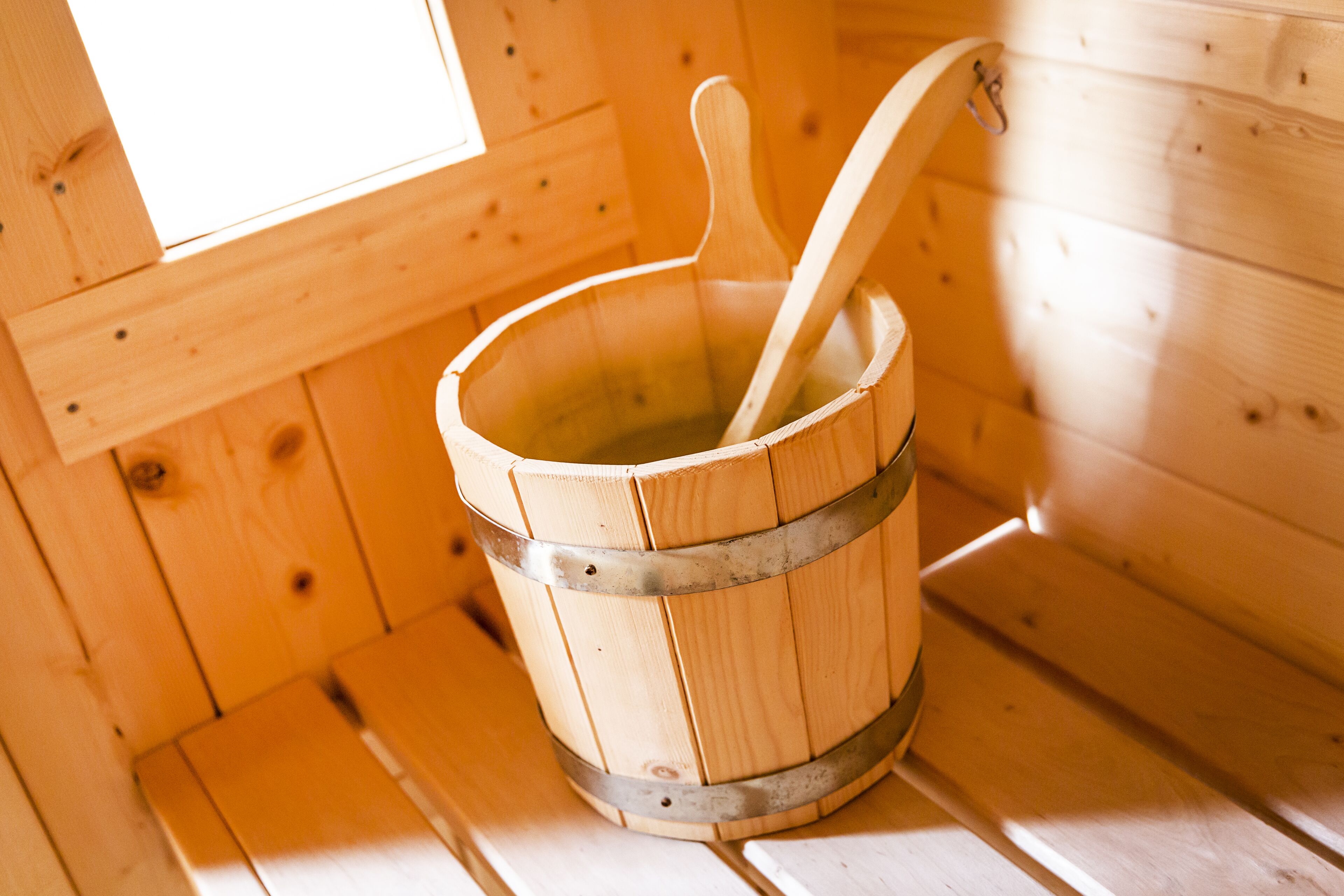 sauna, steam room, deep-tissue massages, swedish massages