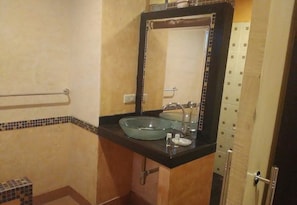Towels, soap, shampoo, toilet paper
