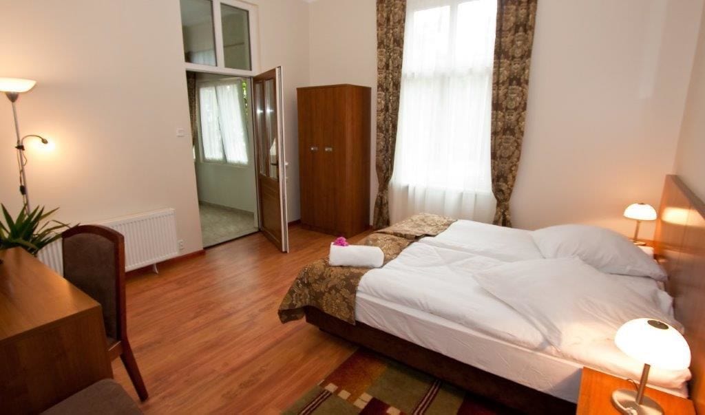 Family Apartment | Desk, soundproofing, free WiFi, bed sheets