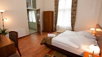 Family Apartment | Desk, soundproofing, free WiFi, bed sheets