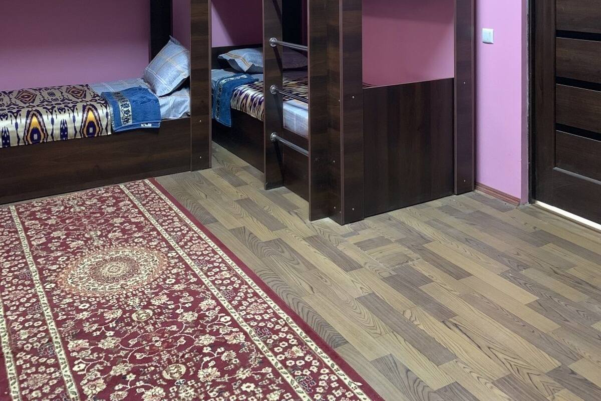 Iron/ironing board, bed sheets