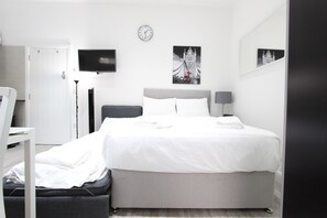 Studio (0, 412) | Iron/ironing board, free WiFi, bed sheets