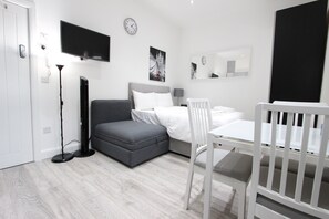 Studio (0, 412) | Iron/ironing board, free WiFi, bed sheets