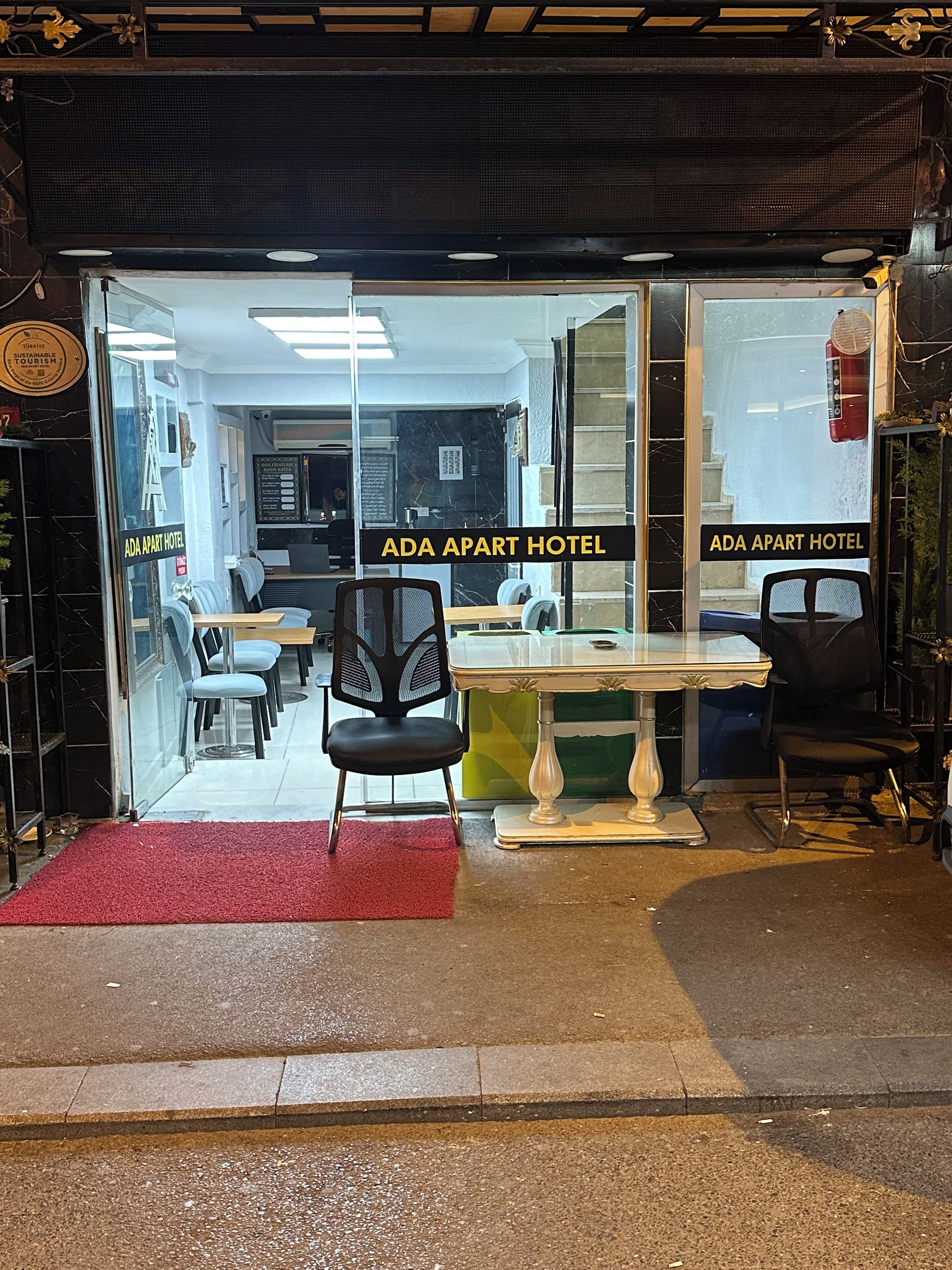 Télévision LCD de 82 pouces avec chaînes par satellite, télévision