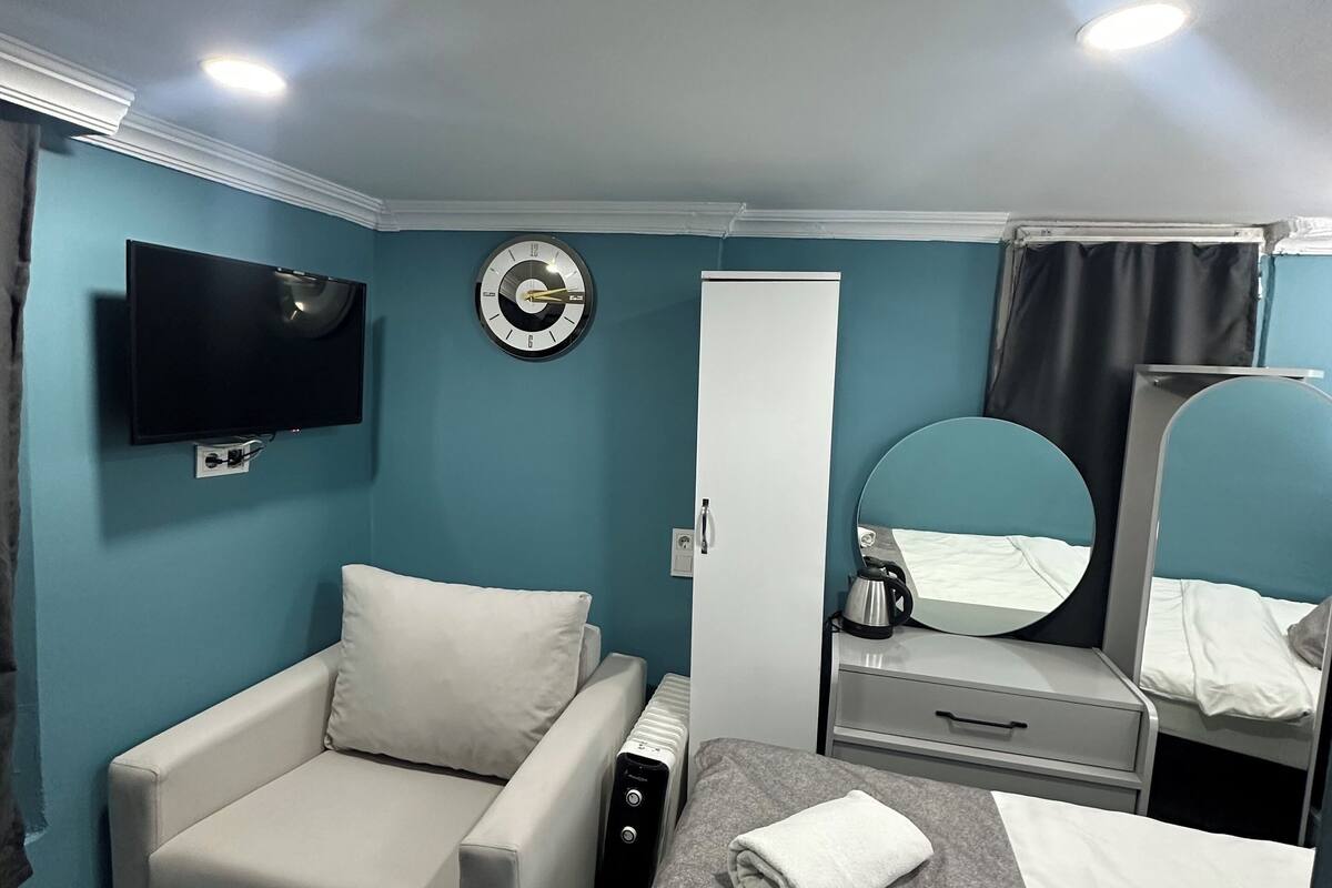 Honeymoon Room