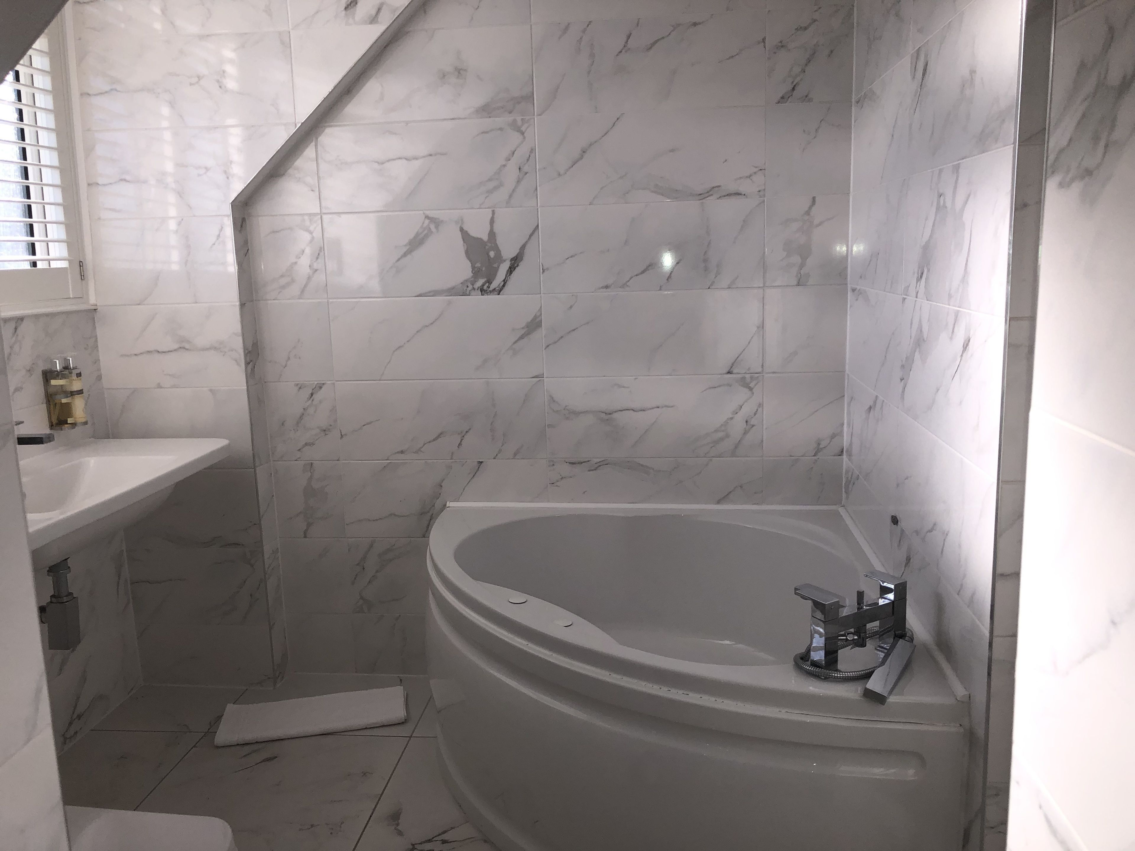 honeymoon room, garden view | bathroom | free toiletries, hair dryer, bathrobes, slippers