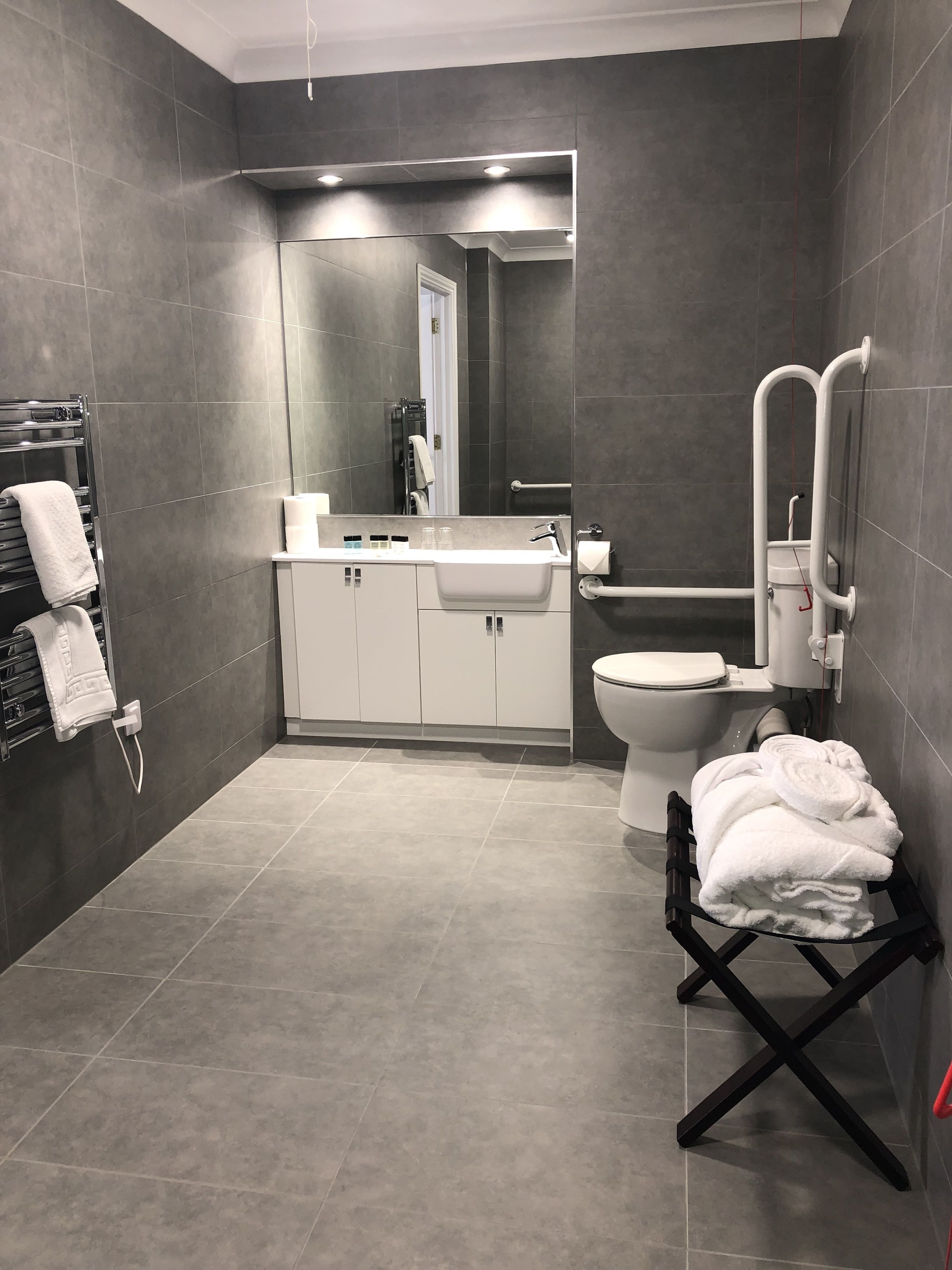 traditional room | bathroom | free toiletries, hair dryer, bathrobes, slippers