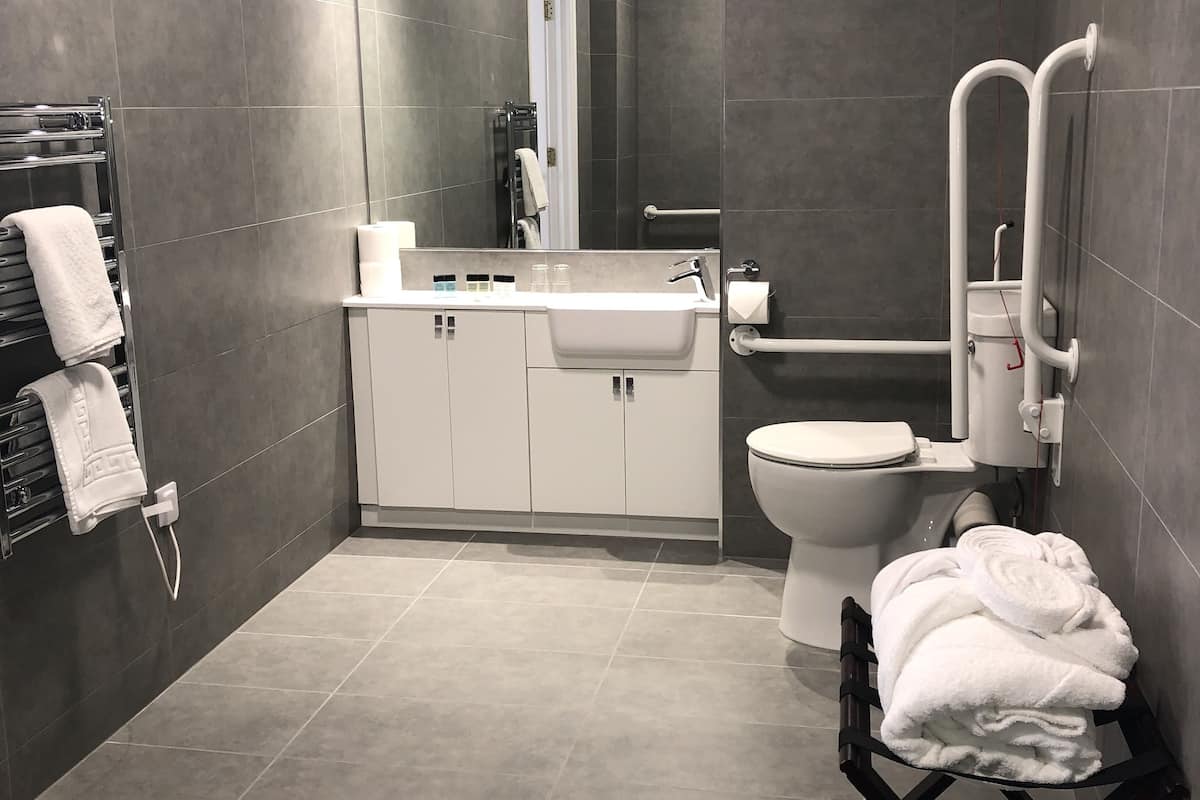 traditional room | bathroom | free toiletries, hair dryer, bathrobes, slippers