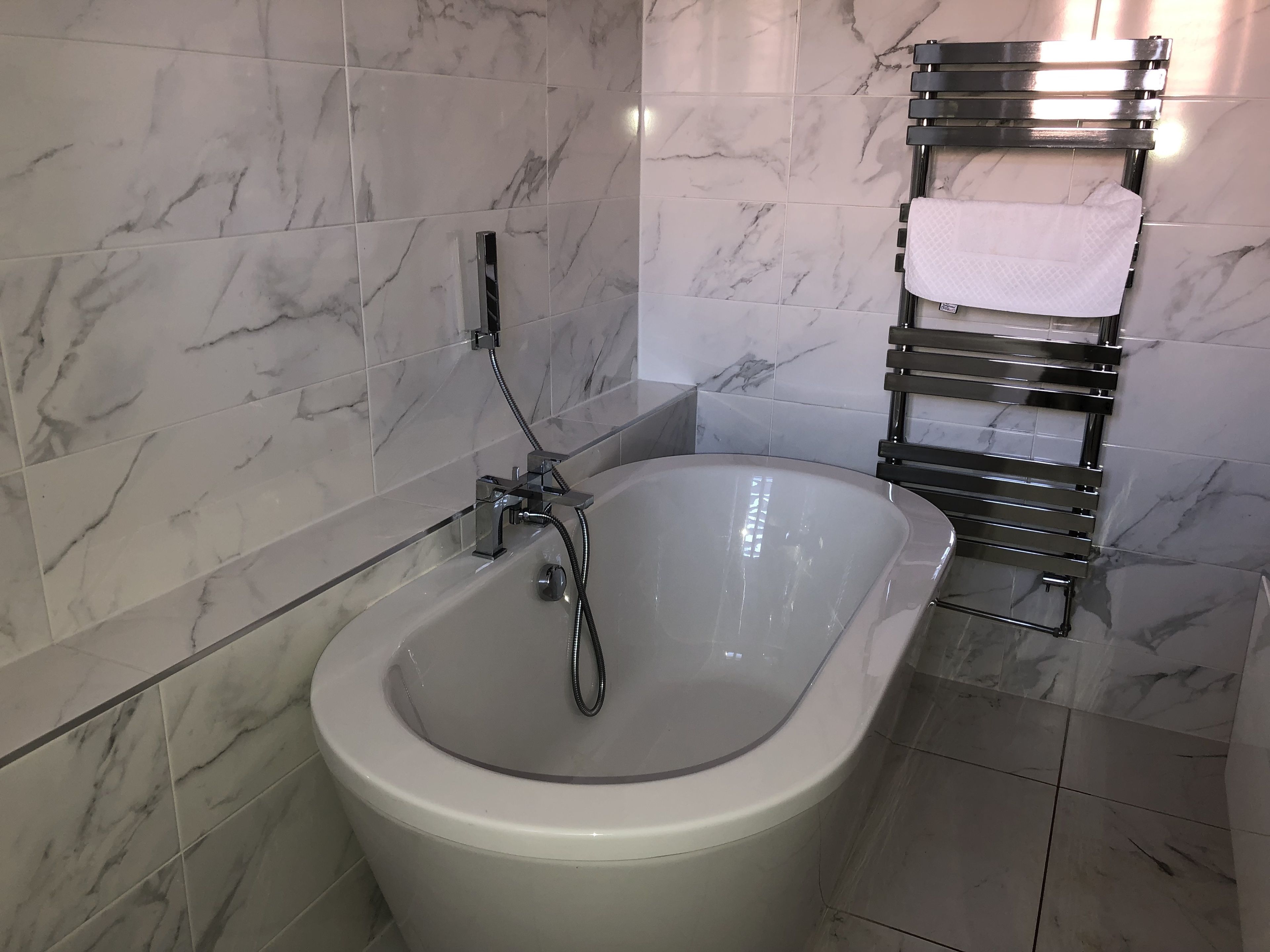 twin room | bathroom | free toiletries, hair dryer, bathrobes, slippers