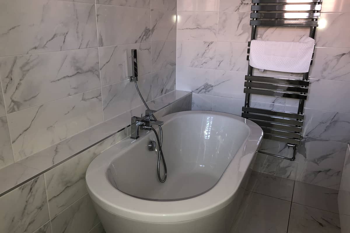 twin room | bathroom | free toiletries, hair dryer, bathrobes, slippers