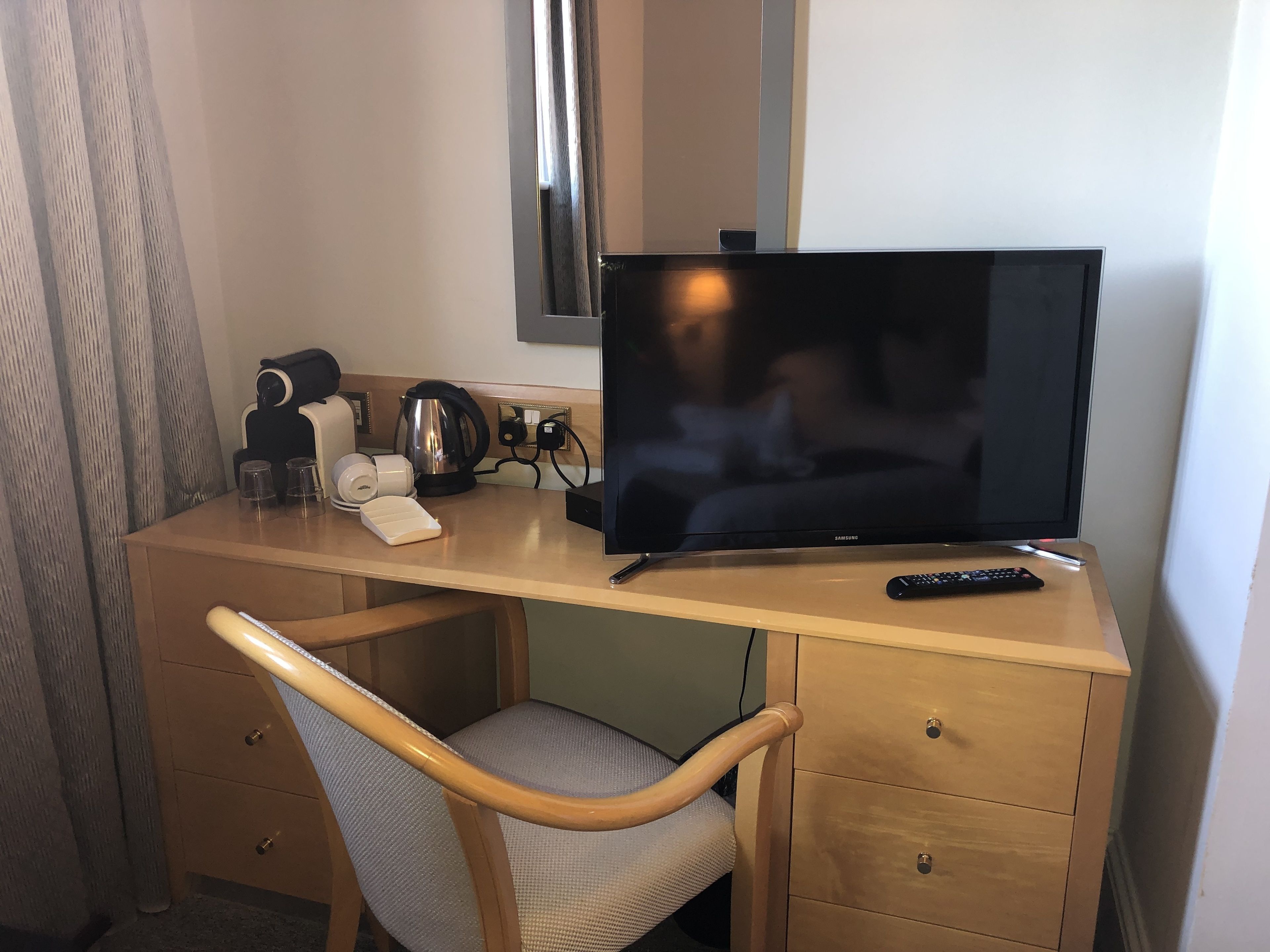 twin room | in-room safe, individually decorated, individually furnished