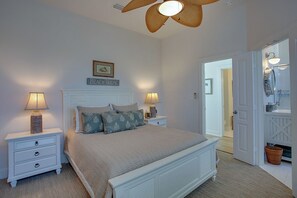 4 bedrooms, WiFi, bed sheets - THIS LOVELY HOUSE overlooking the gulf is one of the island's most charming accommodations. (St. George Island)