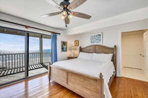 4 bedrooms, desk, WiFi, bed sheets