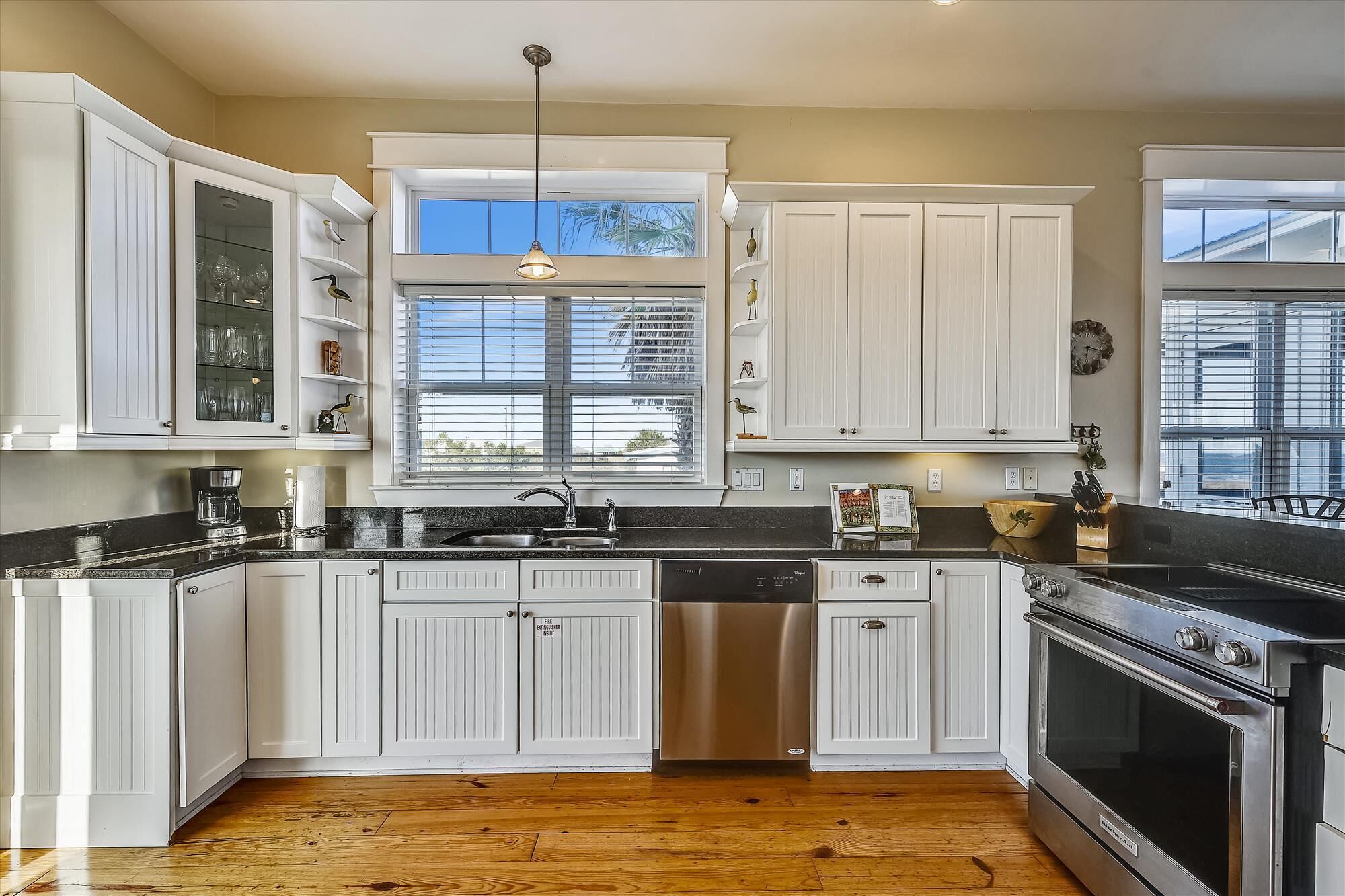 冰箱、微波炉、烤箱、炉灶