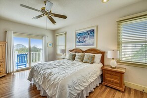 4 室のベッドルーム、旅行用ベビーベッド、WiFi、ベッドシーツ