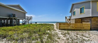 Cozy Cabanas West. A newly renovated ground level duplex.