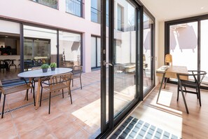 Outdoor dining - Petit Luxe Tobella Baixos (Terrassa)