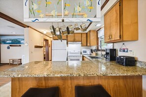 Fridge, microwave, oven, stovetop - LISTEN TO THE WIND rustle the pines and the waves crash along the shore. (St. George Island)