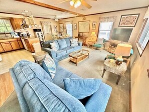 TV, DVD player, stereo - LISTEN TO THE WIND rustle the pines and the waves crash along the shore. (St. George Island)