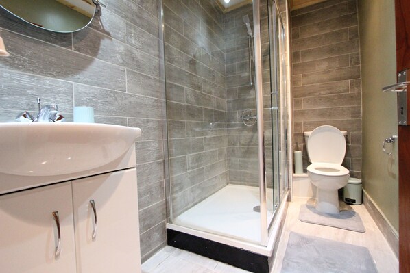 Appartement, 1 slaapkamer (2, 424) | Badkamer | Een bad/douchecombinatie, gratis toiletartikelen, een haardroger