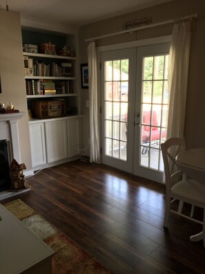 Interior - Looking to Just Get Away??? Cute Cottage with Pool. Close to the Beach!  (Daytona Beach)