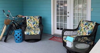 Looking to Just Get Away??? Cute Cottage with Pool. Close to the Beach!