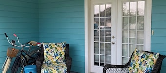 Looking to Just Get Away??? Cute Cottage with Pool. Close to the Beach!
