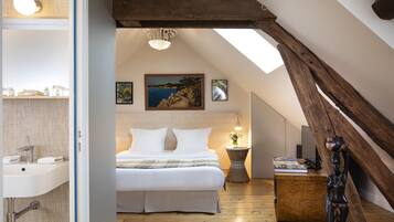 Classic Room La Petite Attique | In-room safe, individually decorated, individually furnished