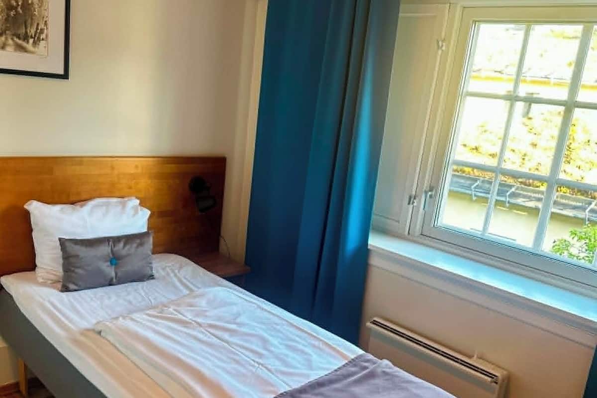 Basic Single Room | Desk, laptop workspace, free WiFi, bed sheets