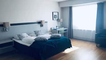 Eenvoudige kamer, 1 twee- of 2 eenpersoonsbedden, toegankelijk voor mindervaliden | Een bureau, een laptopwerkplek, gratis wifi, beddengoed