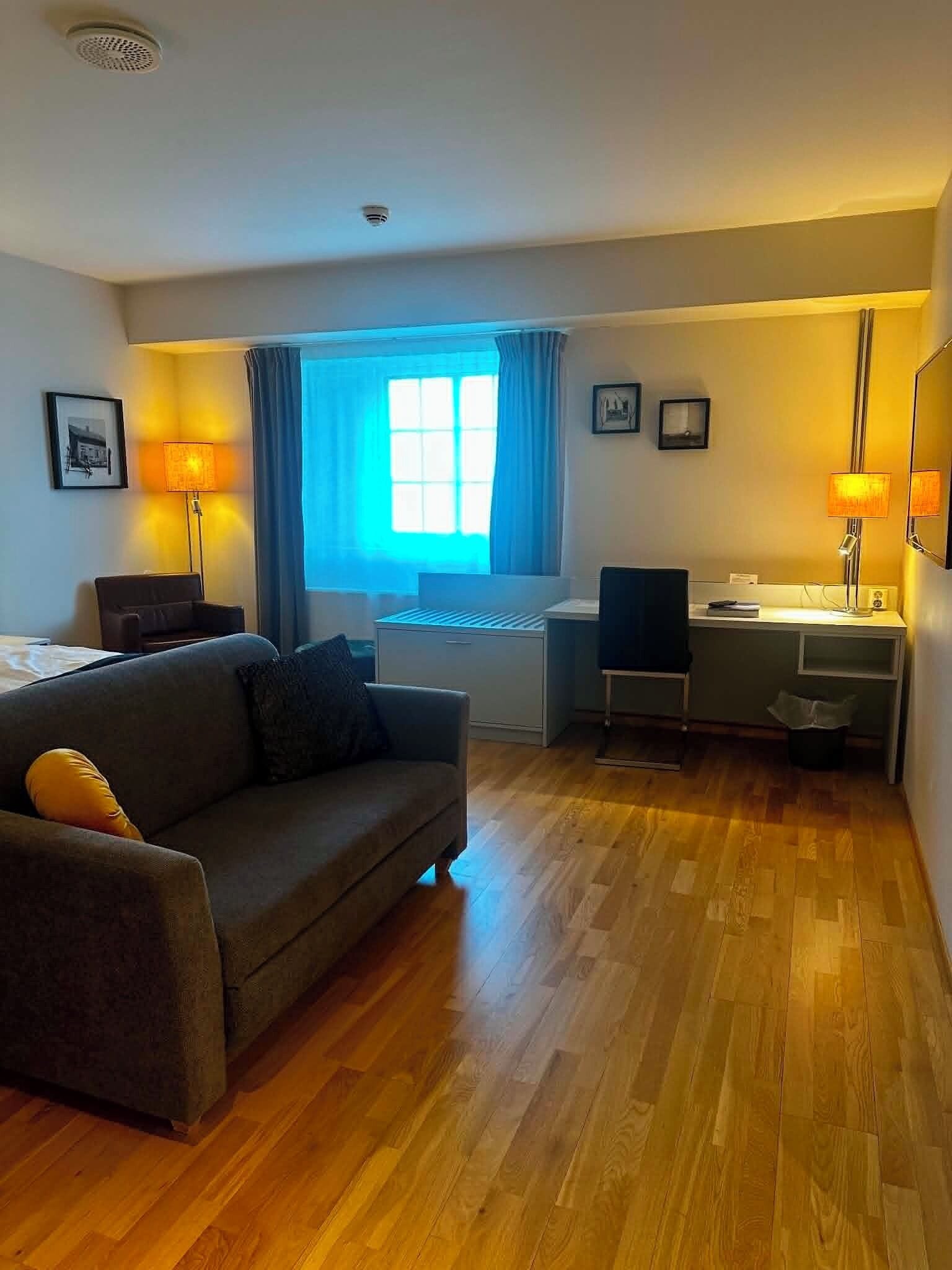Kamar Double atau Twin Basic, akses difabel | Meja kerja, ruang kerja ramah laptop, Wi-Fi gratis, dan seprai linen