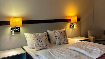Habitación básica con 1 cama doble o 2 individuales, accesible para personas con discapacidad | Escritorio, espacio para trabajar con un portátil, wifi gratis