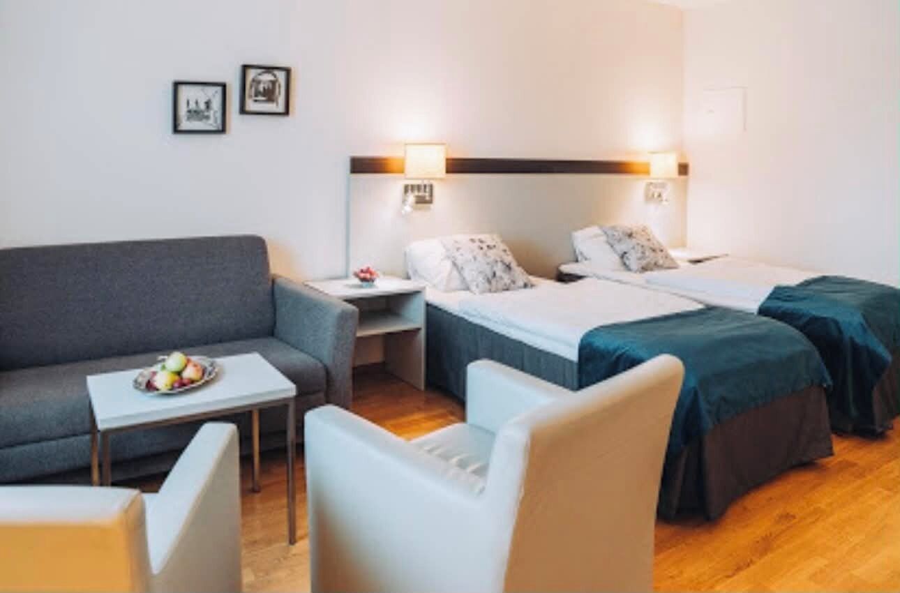 Habitación cuádruple familiar, 1 habitación | Escritorio, espacio para trabajar con laptop y wifi gratis 