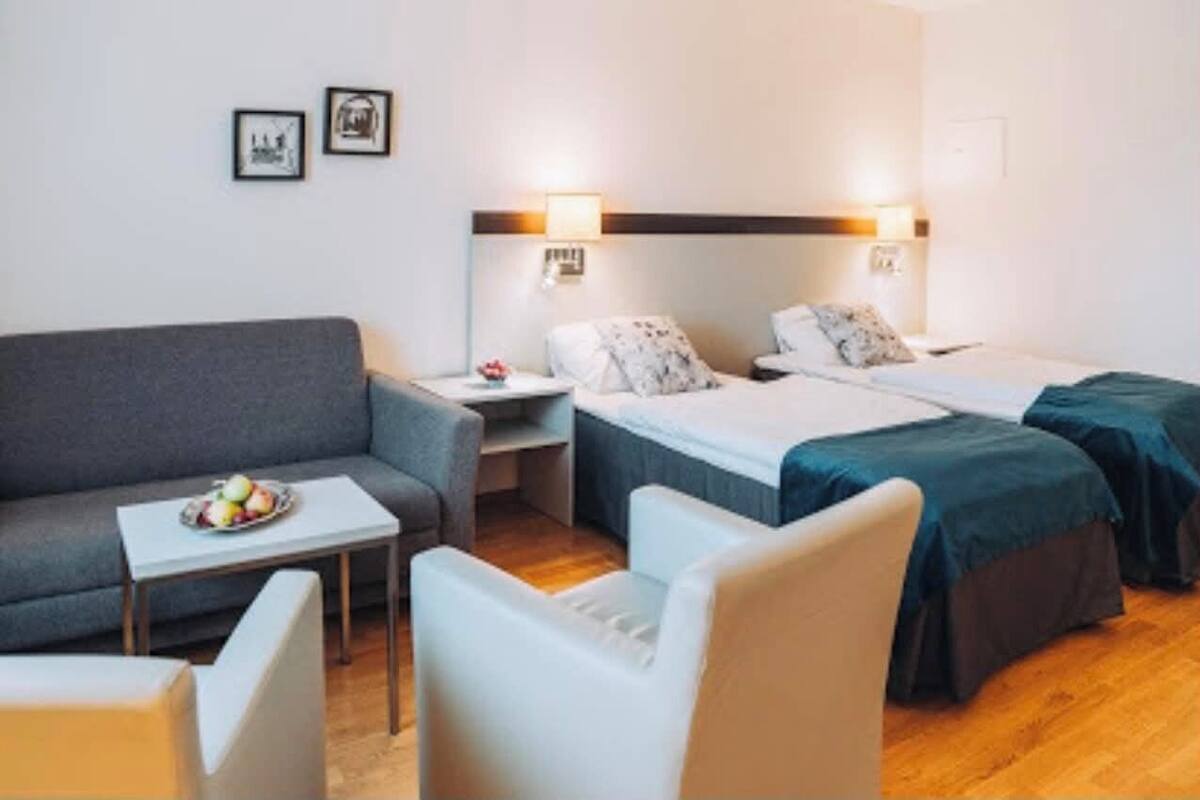 Habitación cuádruple familiar, 1 habitación | Escritorio, espacio para trabajar con laptop y wifi gratis