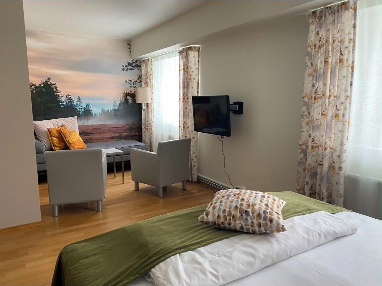 Suite estudio junior | Escritorio, espacio para trabajar con laptop y wifi gratis 