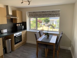 公寓 | 私人厨房 | 冰箱、微波炉、烤箱、炉灶