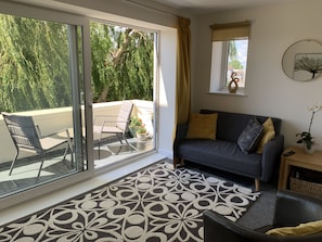 Apartment | Living room | 40-inch flat-screen TV with digital channels, TV