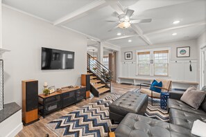 Smart TV, fireplace, DVD player, books