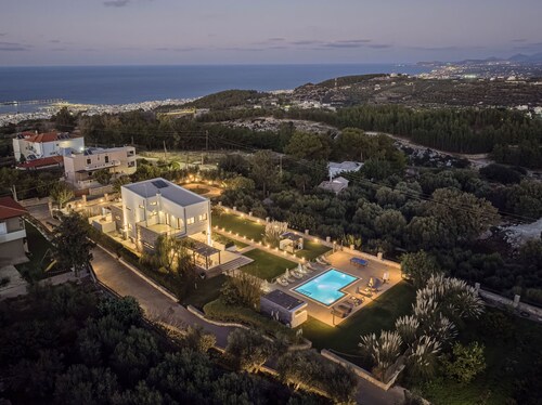 Villa Sfedami 350m² with 55m² private pool